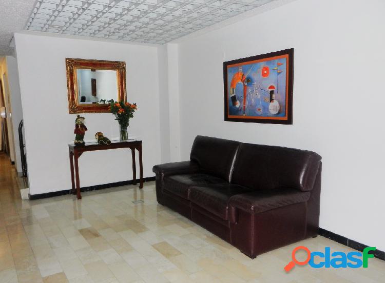 Apartamento en Venta La Carolina, 2 Alcobas y Estudio