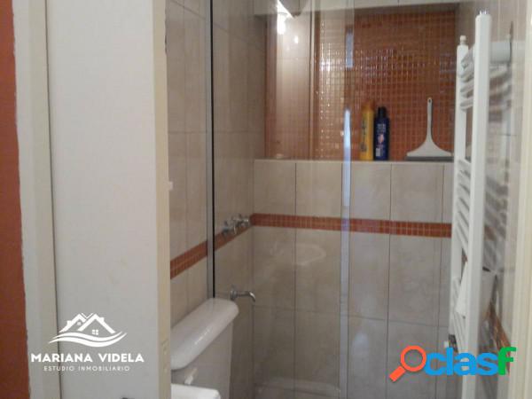 Casa en venta Carilo, con piscina templada. Zona 1. A 2