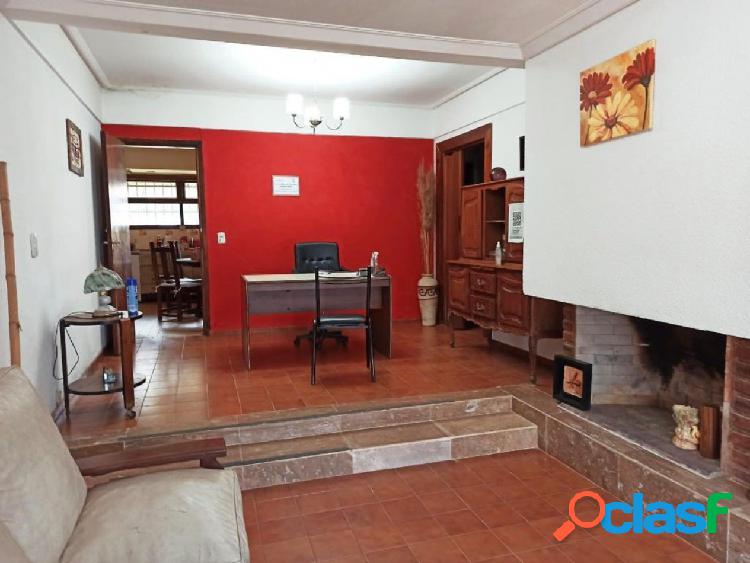 Casa de 3 ambientes, en venta