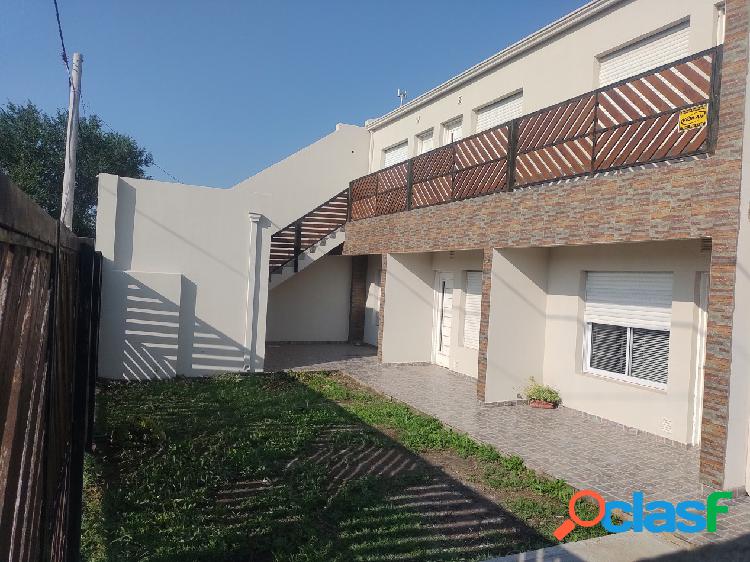 Departamento en venta con cochera y patio en Planta Baja