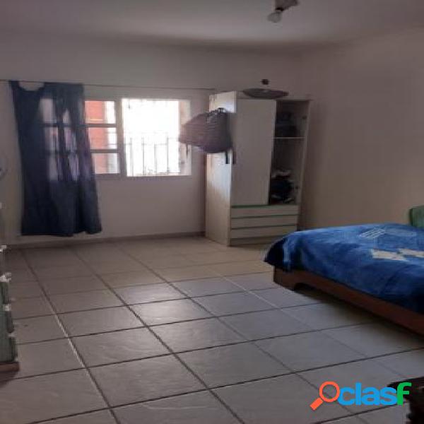 EN VENTA- CASA DE 2 DORMITORIOS SOBRE CALLE INT. MAGLIONE