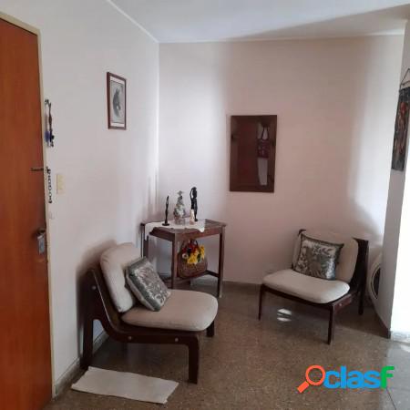 EN VENTA DEPARTAMENTO FRENTE PLAZA ROCA