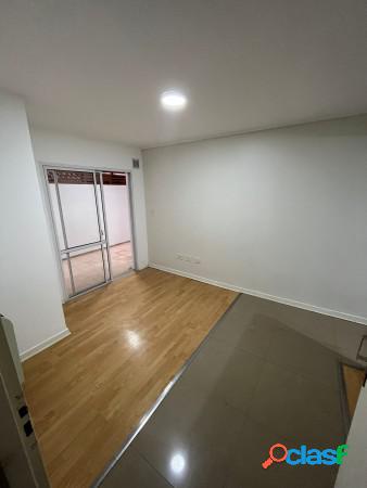 VENTA, PH de 1 dormitorio y patio, zona parque San Martin