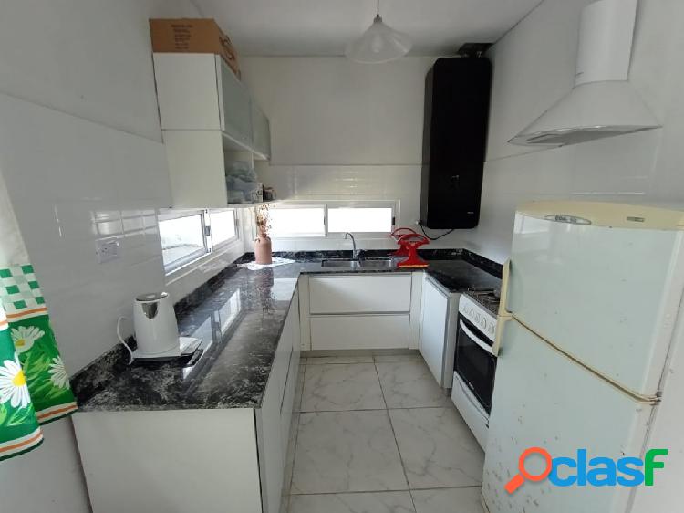 VENTA - OPORTUNIDAD - CASA 4 AMBIENTES - CON PISCINA -