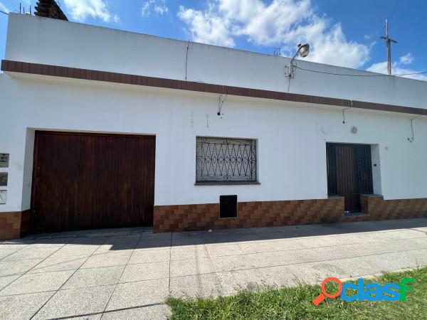 Alquiler Casa 3 ambientes con 2 locales en Block - Lomas de