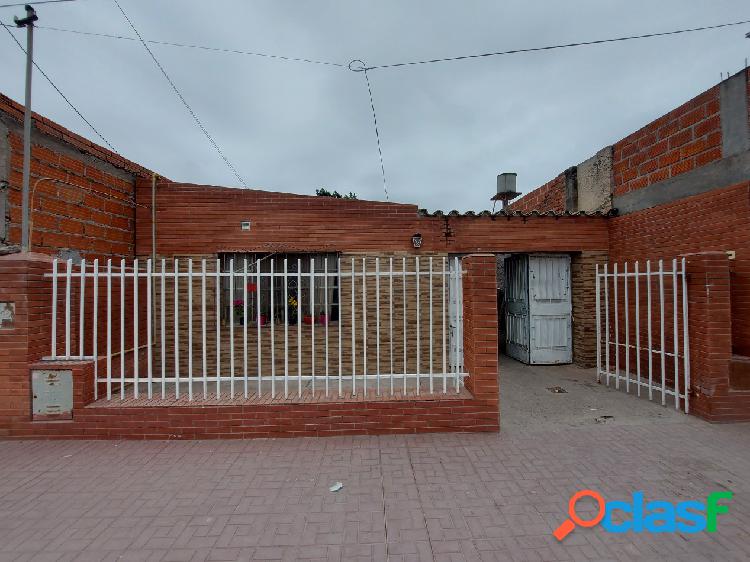 CASA EN VENTA - BARRIO 20 DE JUNIO