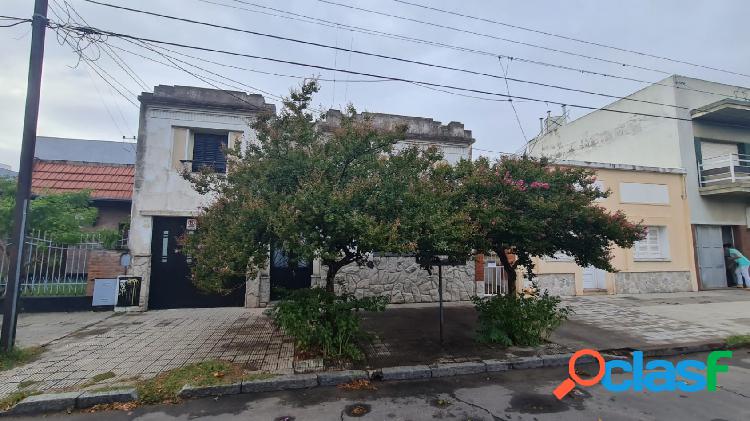 Venta; Casa Antigua a 8 cuadras del centro de Bahia Blanca