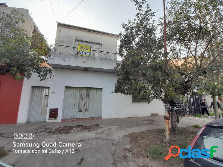 Vivienda + departamento en plnata alta sobre lote de 160 m2