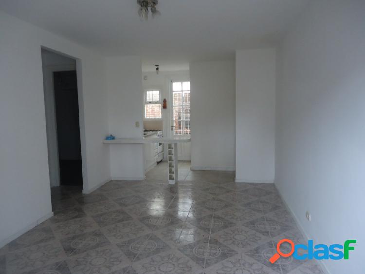 ALQUILER 36 MESES PH 3 AMBIENTES CON PATIO. PLANTA BAJA, AL