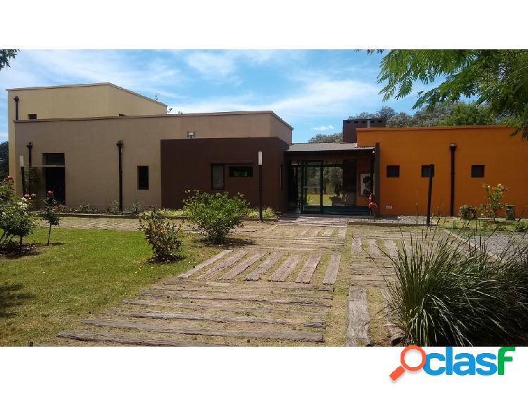 HERMOSA CASA EN EN EL BARRIO LAS CHACRAS DE OPEN DOOR, LUJAN