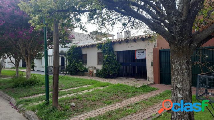 Propiedad para refaccionar en calle Los Azahares - Tres