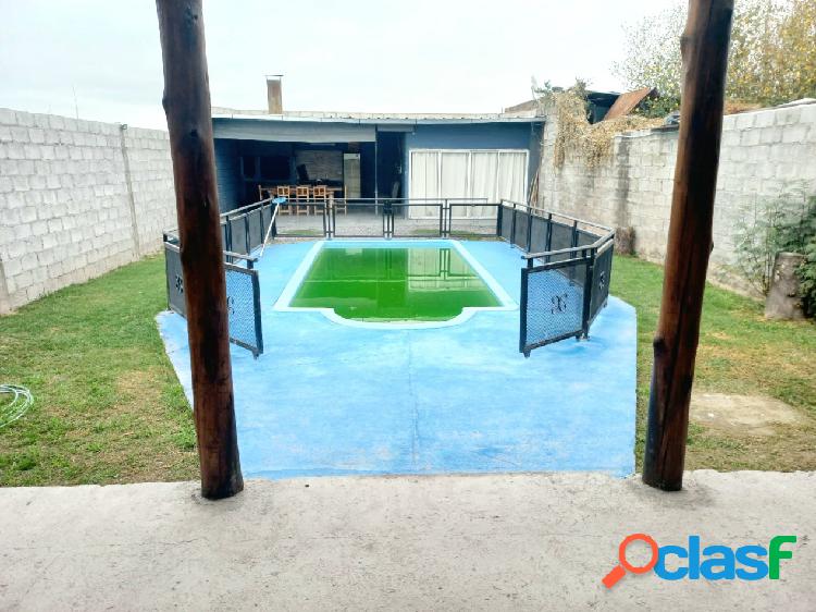 VENDE CASA CON SALON Y QUINCHO PARA EVENTOS LA SILLETA