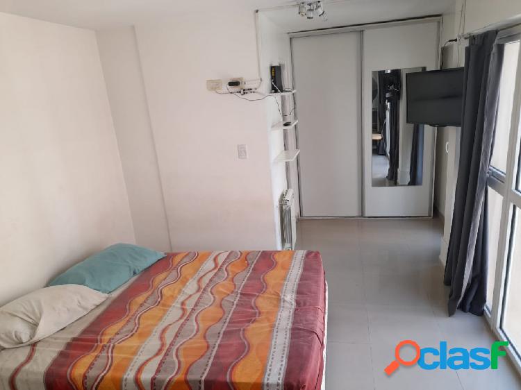 VENTA DEPARTAMENTO UN AMBIENTE, A LA CALLE 2 BALCONES CON