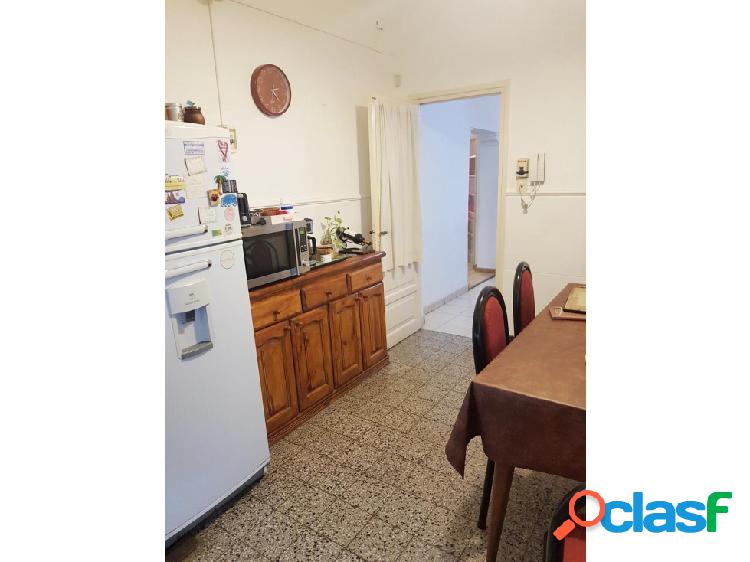 VENTA / PERMUTA CASA 2 DORMITORIOS.COCHERA (PJE ZOLEZZI