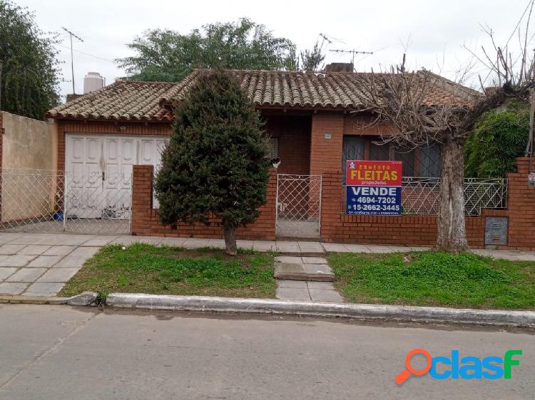 Venta Comoda Casa De 4 Ambientes + Mono ambiente al fondo en