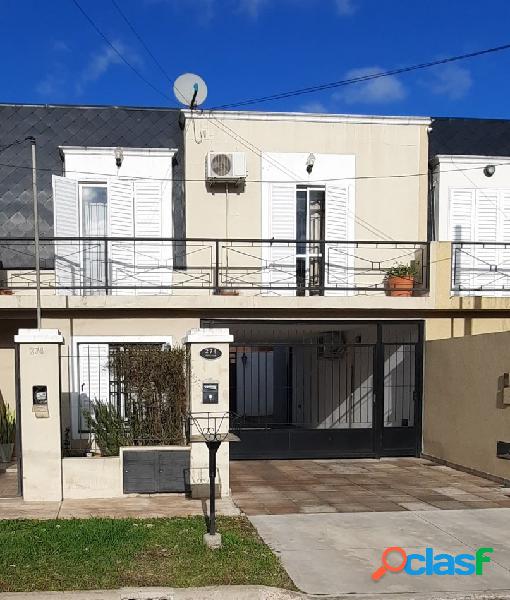 Duplex de 3 dorm. y cochera en Barrio Saavedra