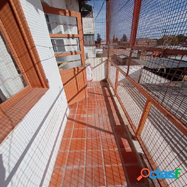 VENDO DUPLEX EN VENTA, CALLE LAGO SAN MARTIN - ZONA DIV.