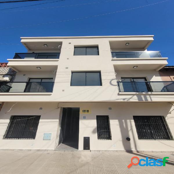 VENTA DEPARTAMENTO DE 2 AMBIENTES con BALCON - 2°PISO -