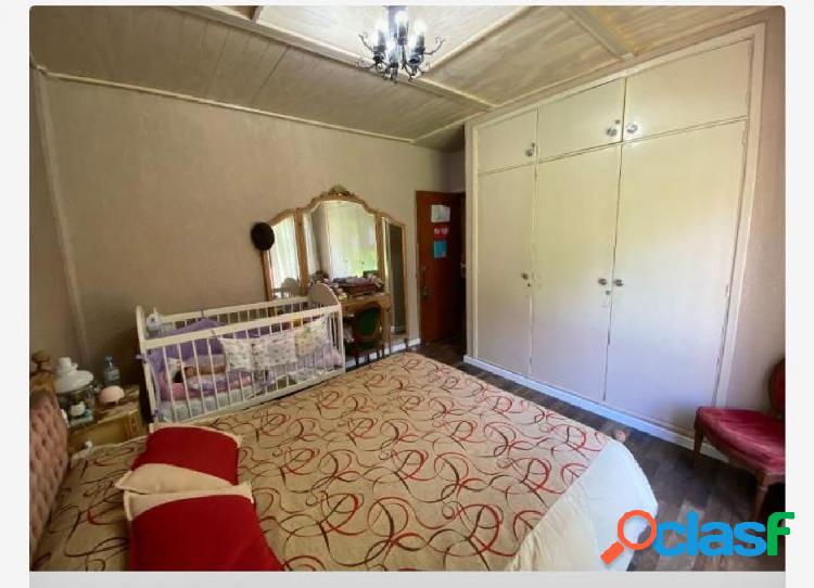 VENTA: CASA 3 AMB SOBRE 2 LOTES DE TERRENO. BOSQUE PERALTA