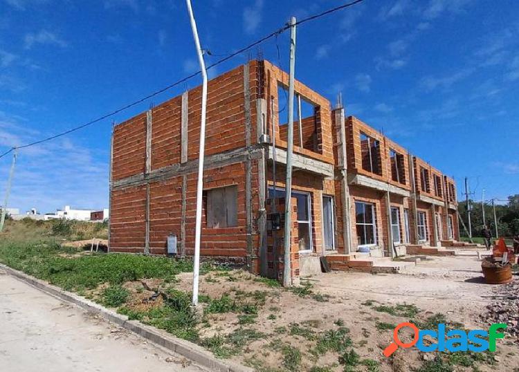 EN VENTA- DUPLEX A TERMINAR EN LOTEO ALTOS DEL PARACAO