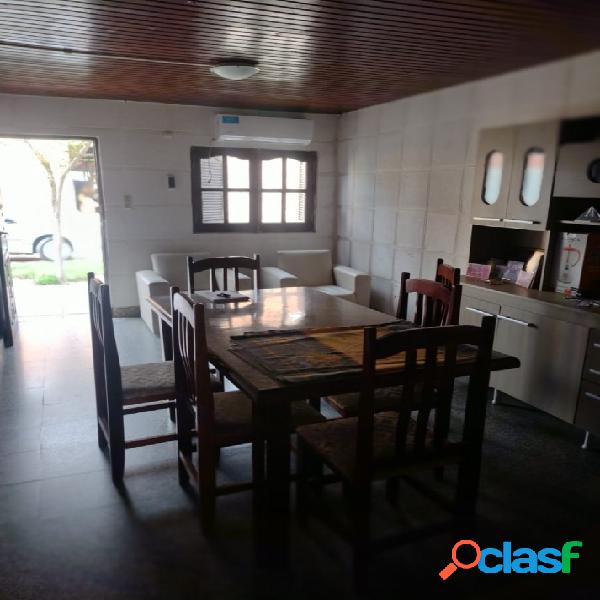 SE VENDE CASA EN JUAN DE GARAY 2261, SAN JAVIER