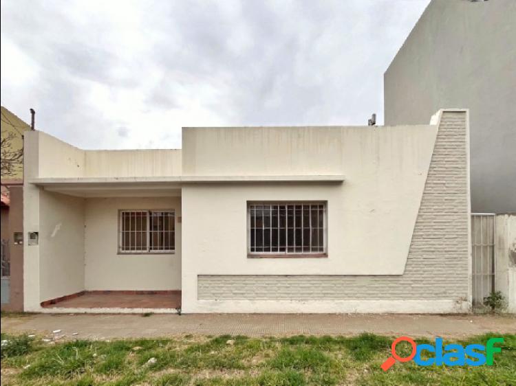 ALQUILER: Casa 3 dormitorios s/Victoria en Villa Alonso,