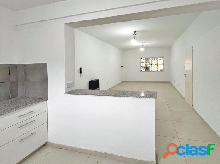 ALQUILER: Departamento en PB de 2 Dormitorios s/Larrea 458