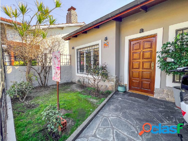 Casa 3 amb. con garage doble, patio y parque - Corrientes y