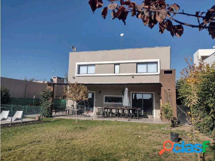 Casa en venta - B° privado Lar de Vieytes - Maipú -