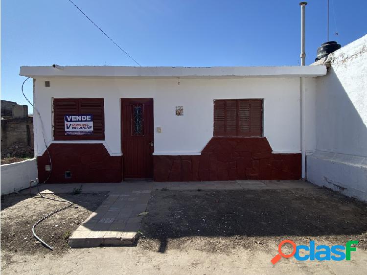 SE VENDE CASA 3 DORM EN CALLE SGO. DEL ESTERO - ALMAFUERTE