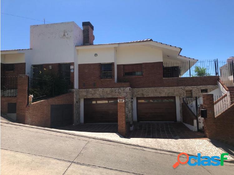 VENTA CASA 4 DORMITORIOS CON PILETA BARRIO LA CUESTA CARLOS