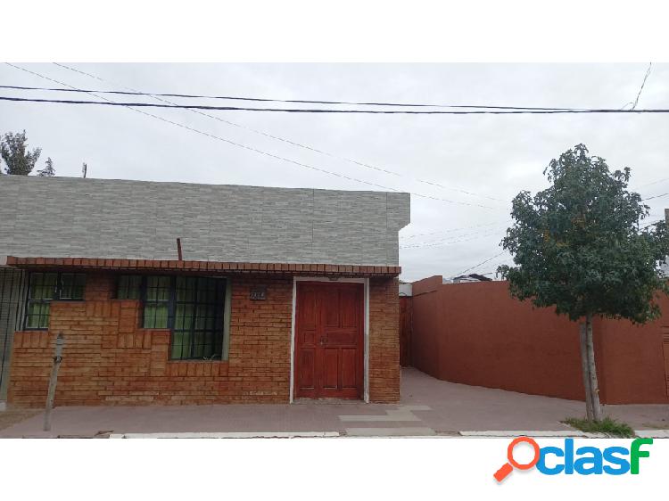 En VENTA importante CASA CON LOCAL COMERCIAL Y DEPÓSITO