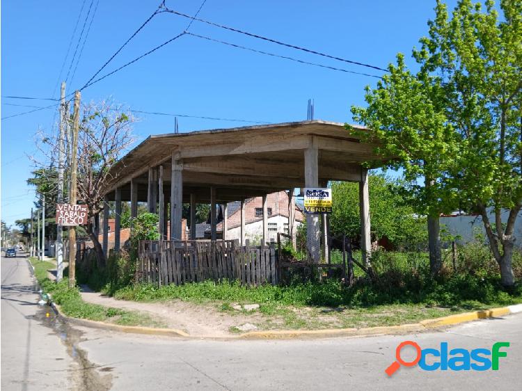 Lote con mejoras Calle Padre Mario Pantaleo esq Pto.