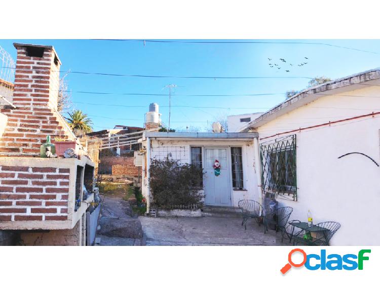 VENTA DE CASA Y SALÓN CÉNTRICO EN CAPILLA DEL MONTE-CBA