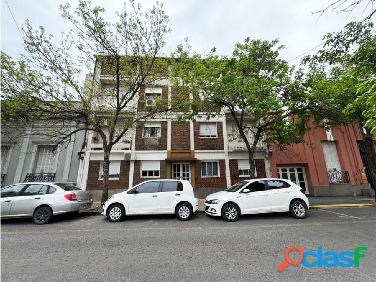 Venta departamento dos dormitorios con cochera calle Buenos