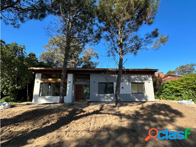 Casa a estrenar a 300 mts del mar. 3 dormitorios. Valeria