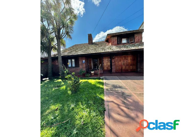 LOS PINARES EXC. CHALET 4 AMBIENTES, GARAGE Y HERMOSO PARQUE