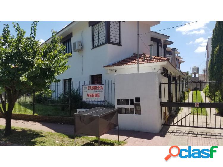 Dúplex 3 amb. con cochera -Larrea y Córdoba, Barrio