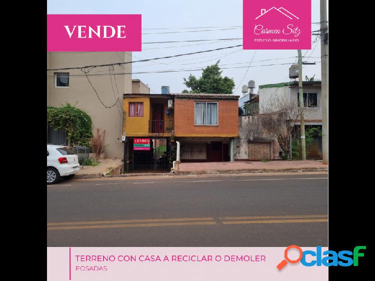 Terreno con casa a demoler y un monoambiente a nuevo.