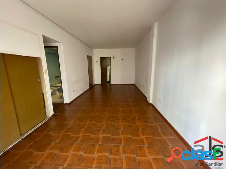 Venta departamento de un ambiente con balcón saliente !!